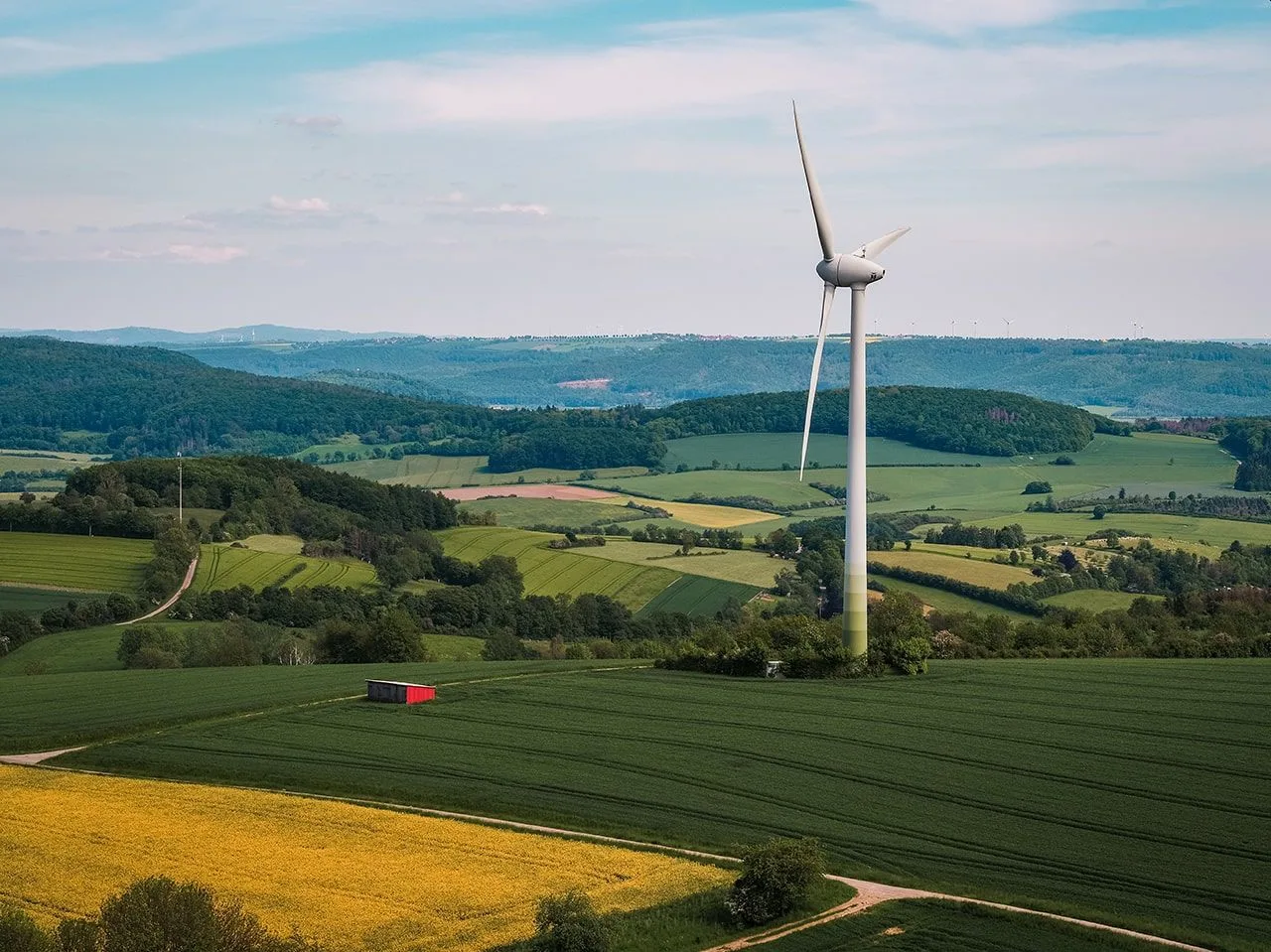 Inspektion einer Windkraftanlage vor Ort